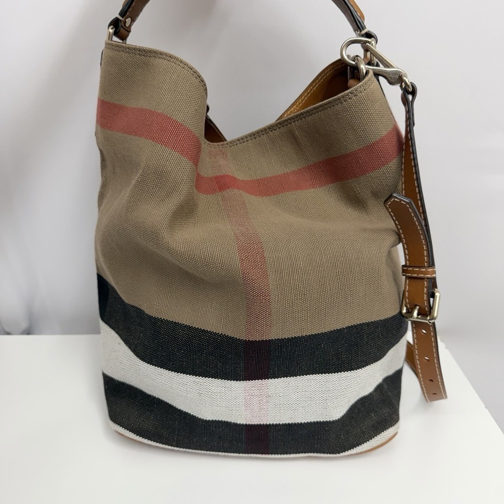 Burberry Medium Bucket Susanna Bag Purse Inner Pouch $695.00 Receipt Sleeper Bag - Picture 6 of 16